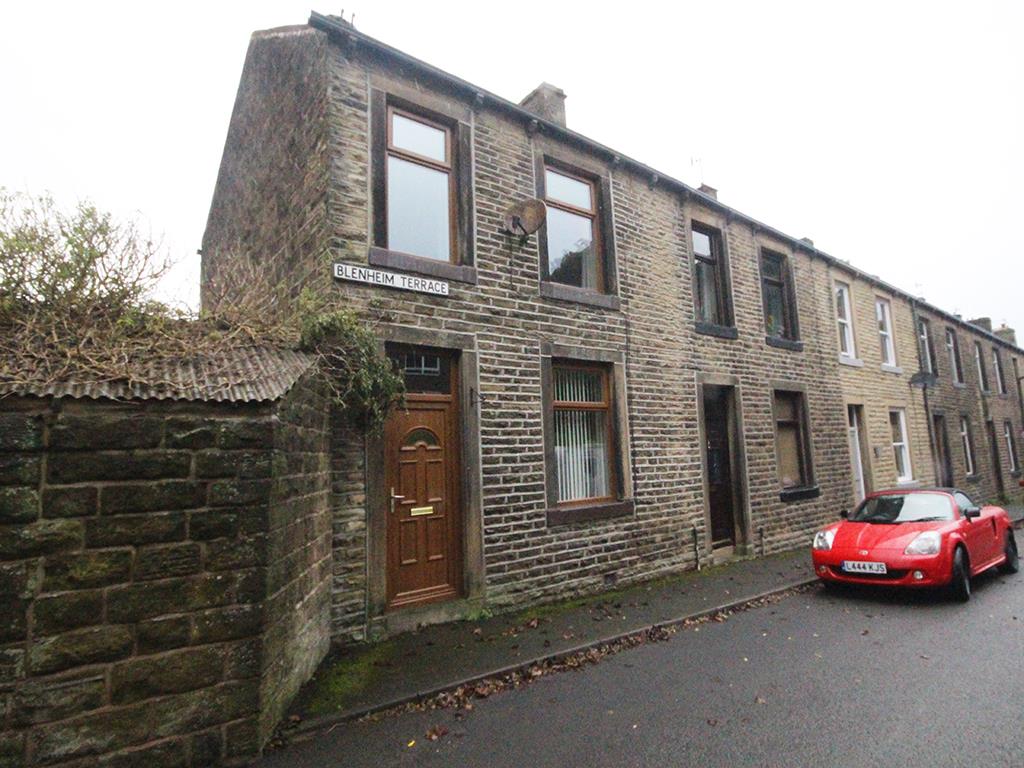 3 bedroom end terrace house To Let in Foulridge, Colne - Main Image